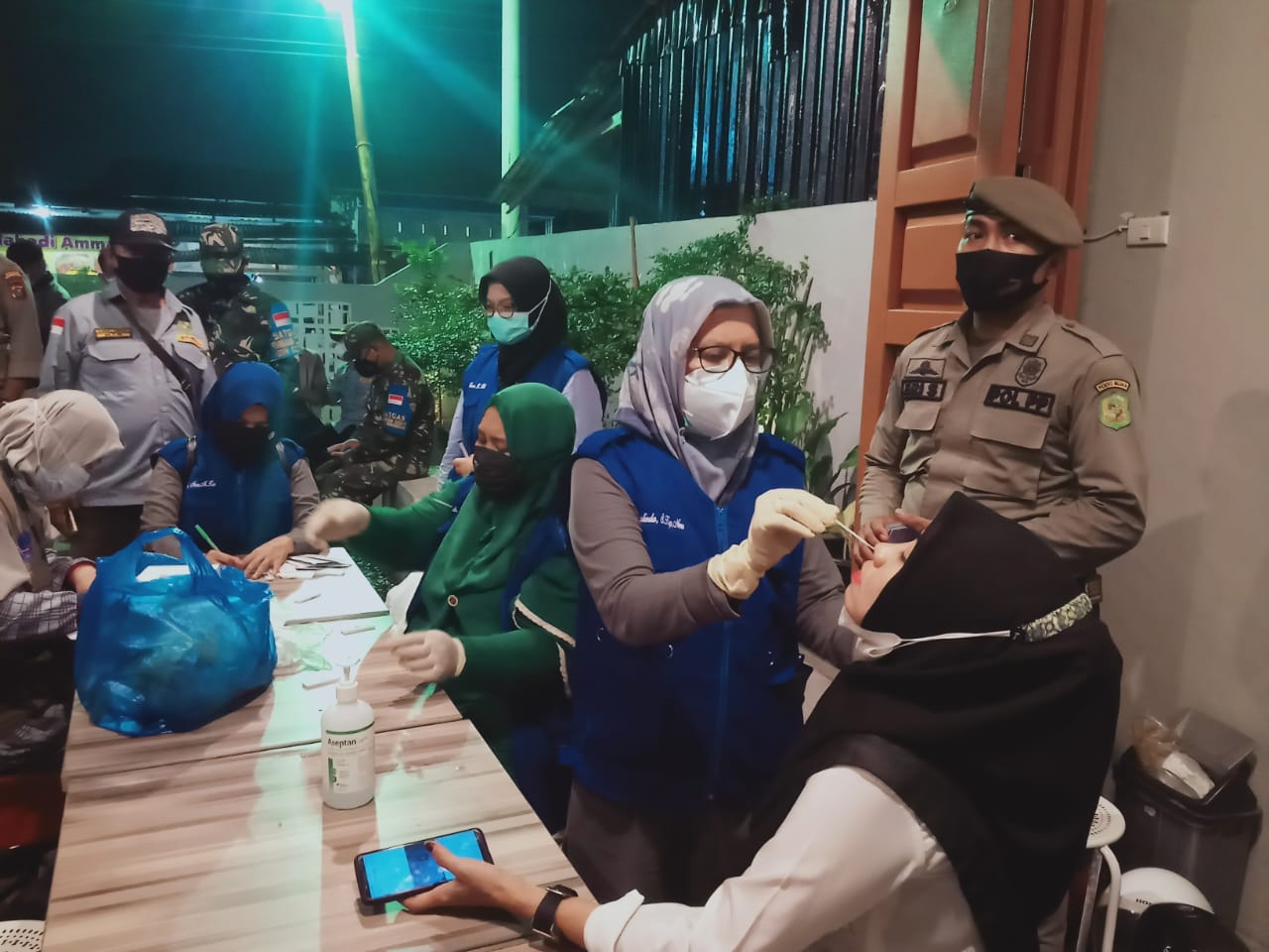 Patroli Prokes serta pelaksanaan Swab Antigen ditempat bagi warga yang melanggar PPKM Level 4 Covid-19 sesuai SE Walikota Medan